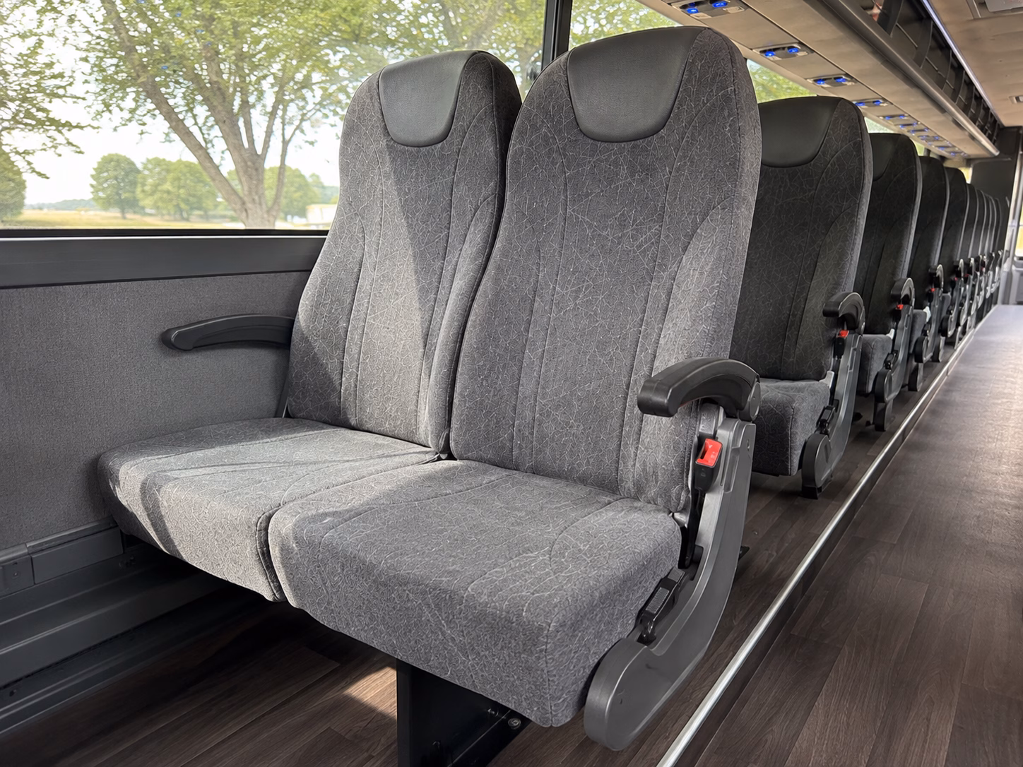 charter buses to the palm beach zoo loggerhead marinelife center and south florida science center